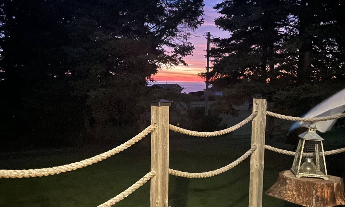 Wallace Cottage | Ocean View Cottage with shared private access to the beach