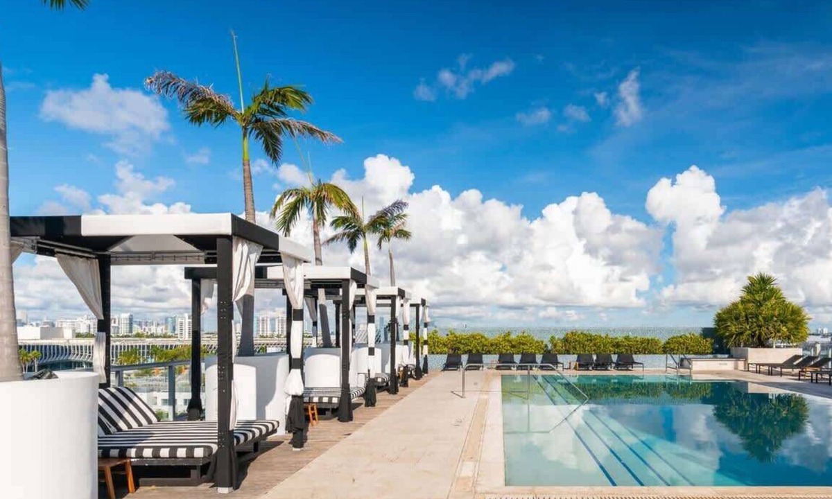 City Center Apartment | Ocean View Elegance | Rooftop Pool, Beach Access