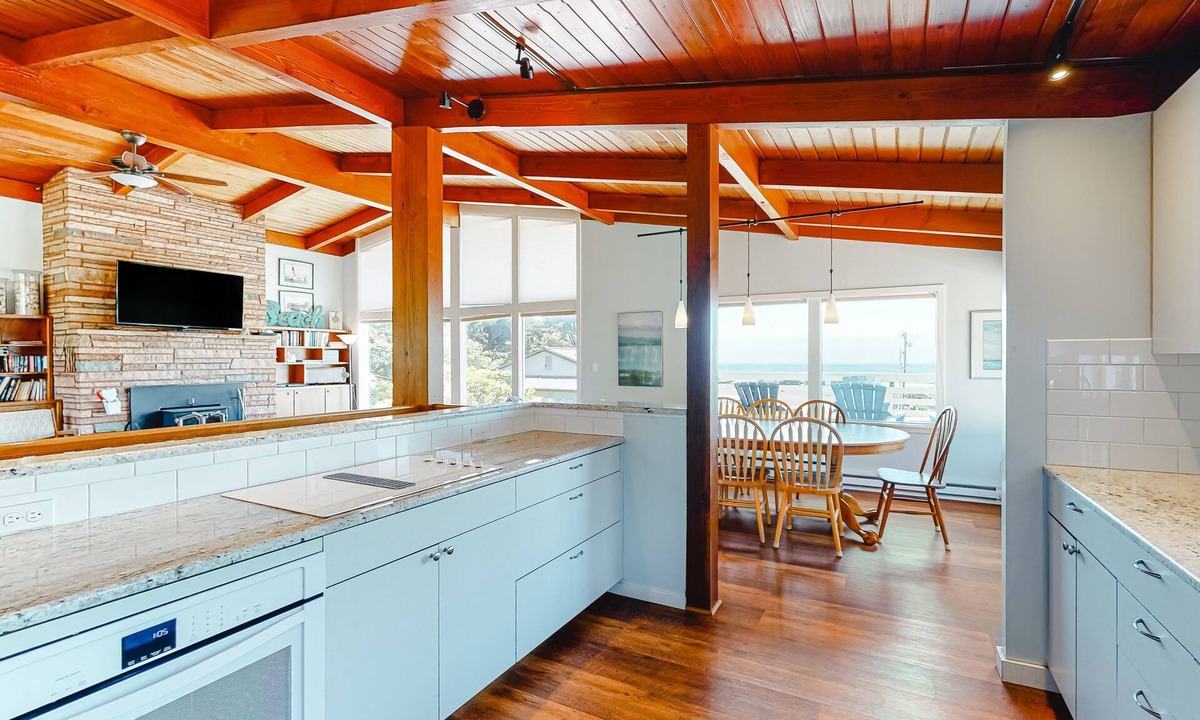 Neahkahnie Beach House | Ocean view home with beach access, washer/dryer, backyard, fireplace - near golf