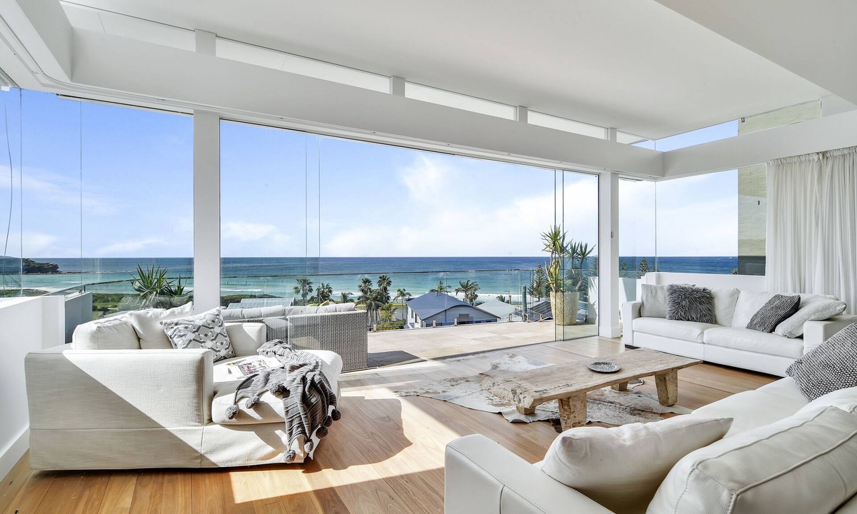 Curl Curl House | Ocean View - located in Manly Beach