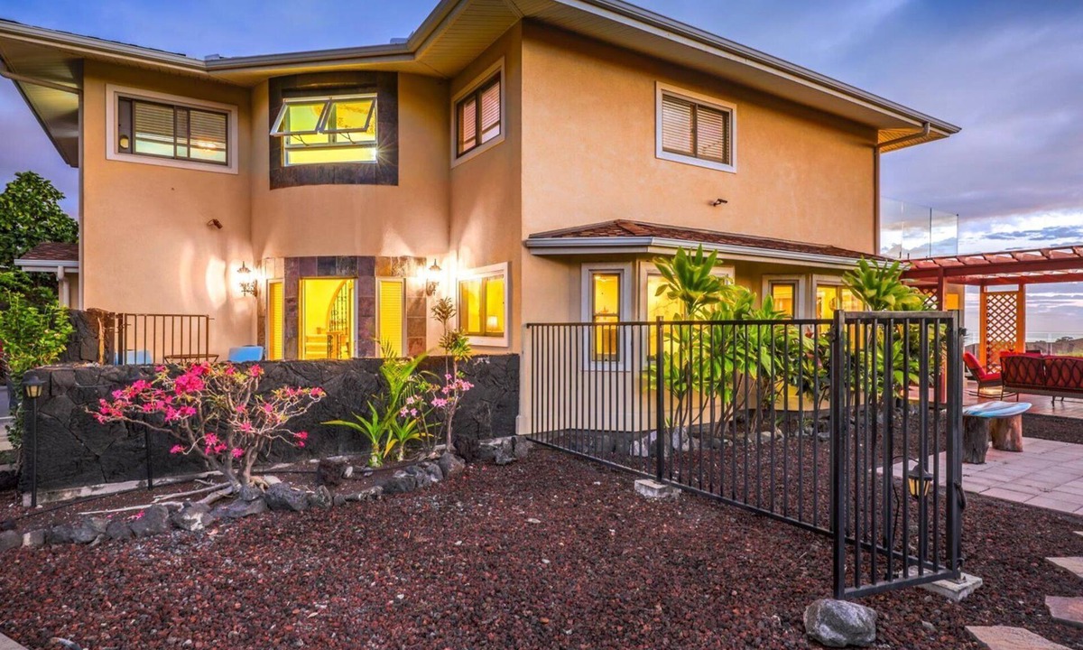 Kailua-Kona House | 🏖️Ocean View | Private Pool, Patio, & Lanai