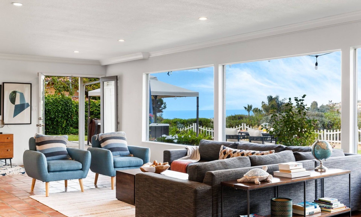 Hidden Valley House | Ocean View Retreat Firepit & Spacious Yard
