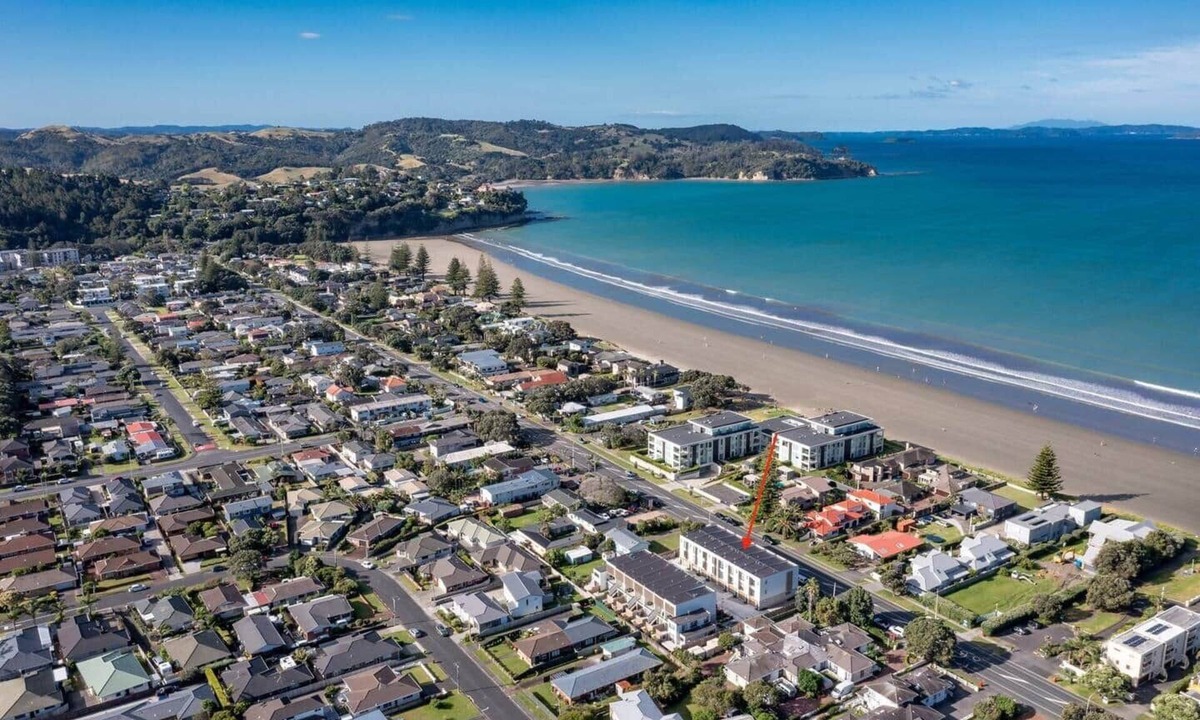 Orewa House | Ocean View Retreat - Orewa Beach