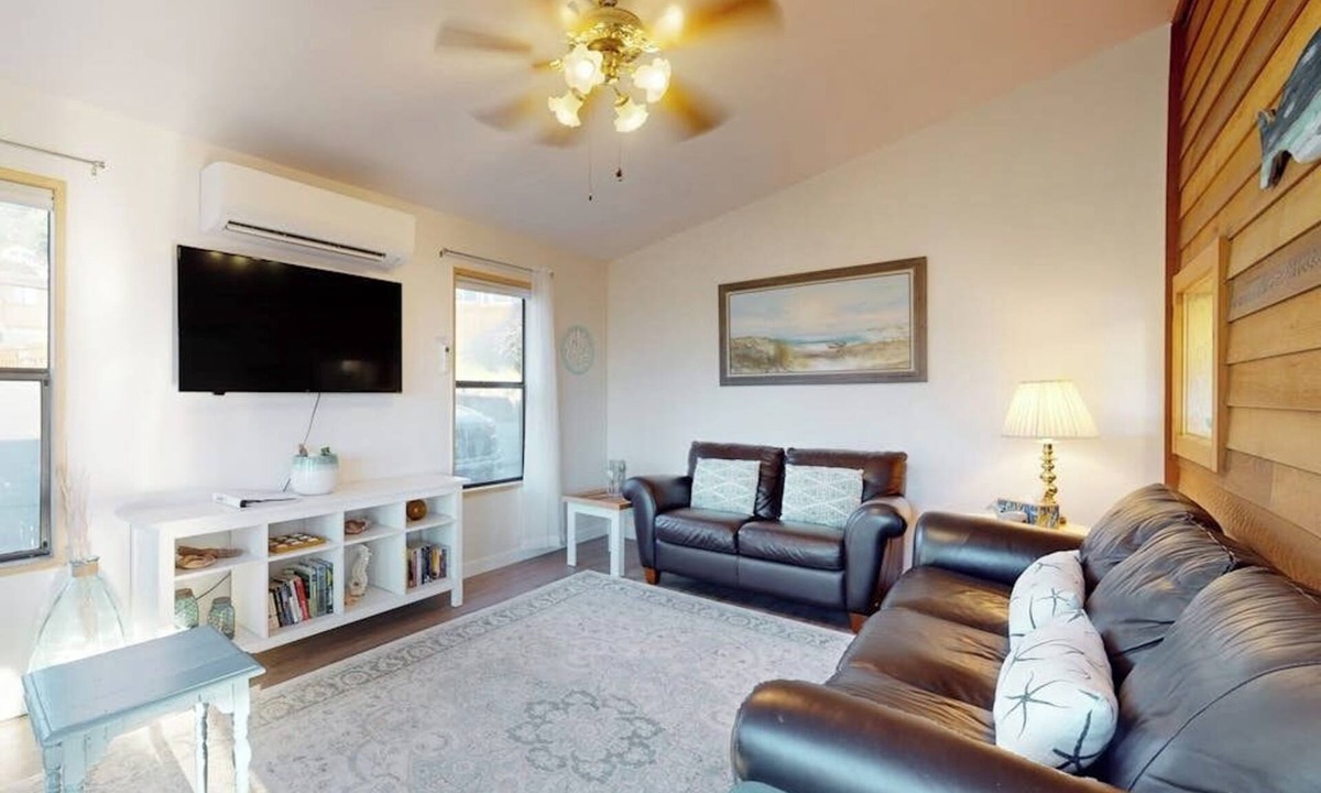 Brookings Cabin | Ocean view retreat with nautical interior, grill, games, & AC