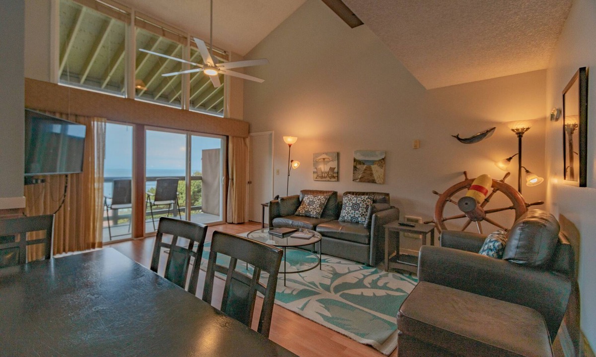 Otter Rock Apartment | Ocean-View Suite with Loft & Full Kitchen
