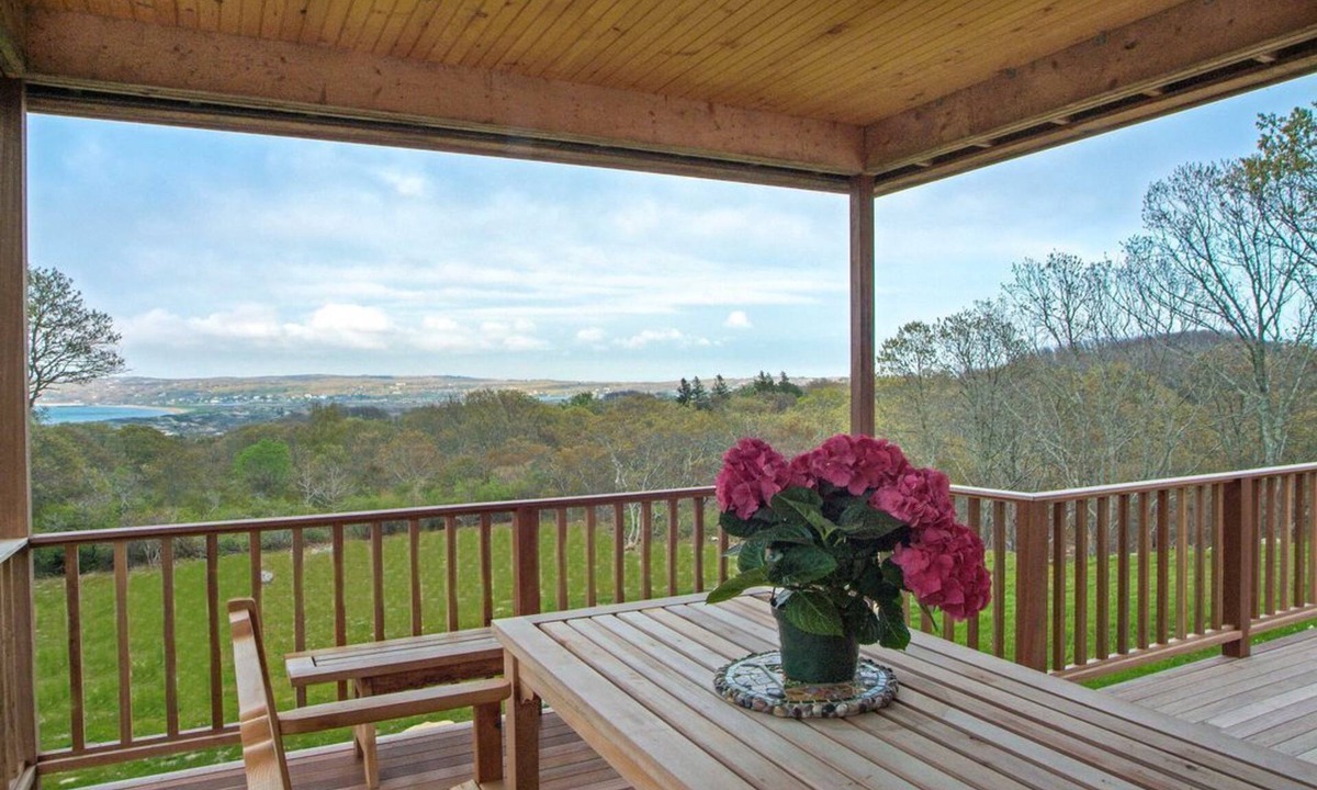 Aquinnah House | Ocean View, Walk to Beach, Dog Friendly