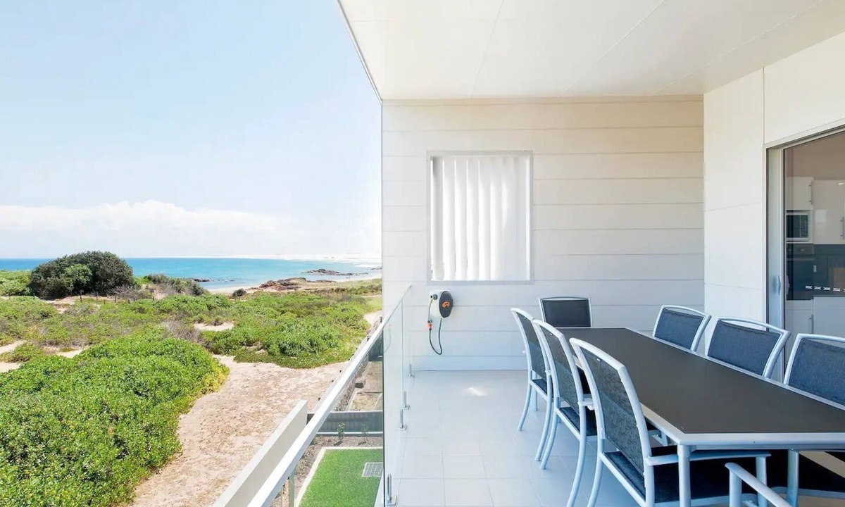Anna Bay House | Ocean Views 41