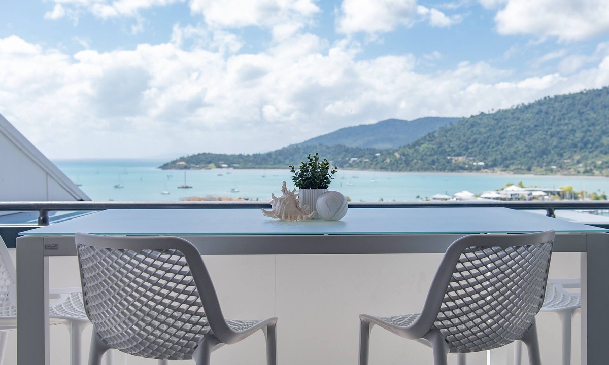 Airlie Beach Hotel | Ocean Views 49