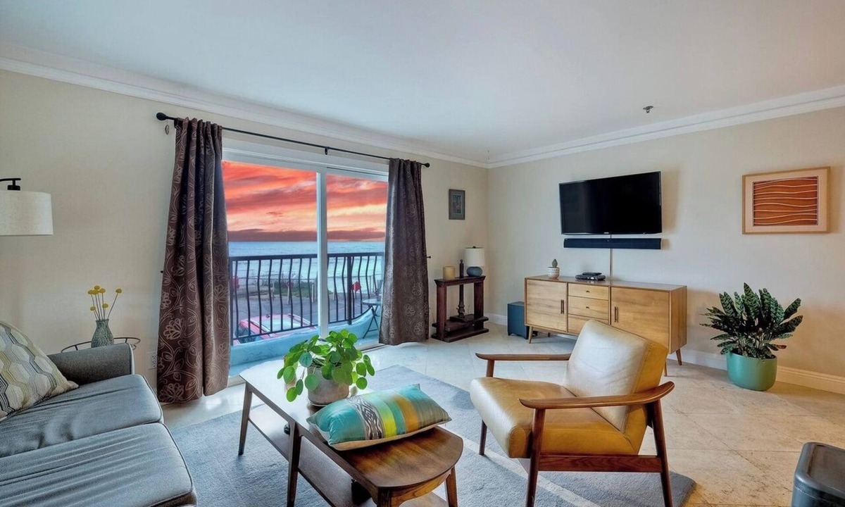 Ocean Beach Condo | Ocean Views and Crashing Waves