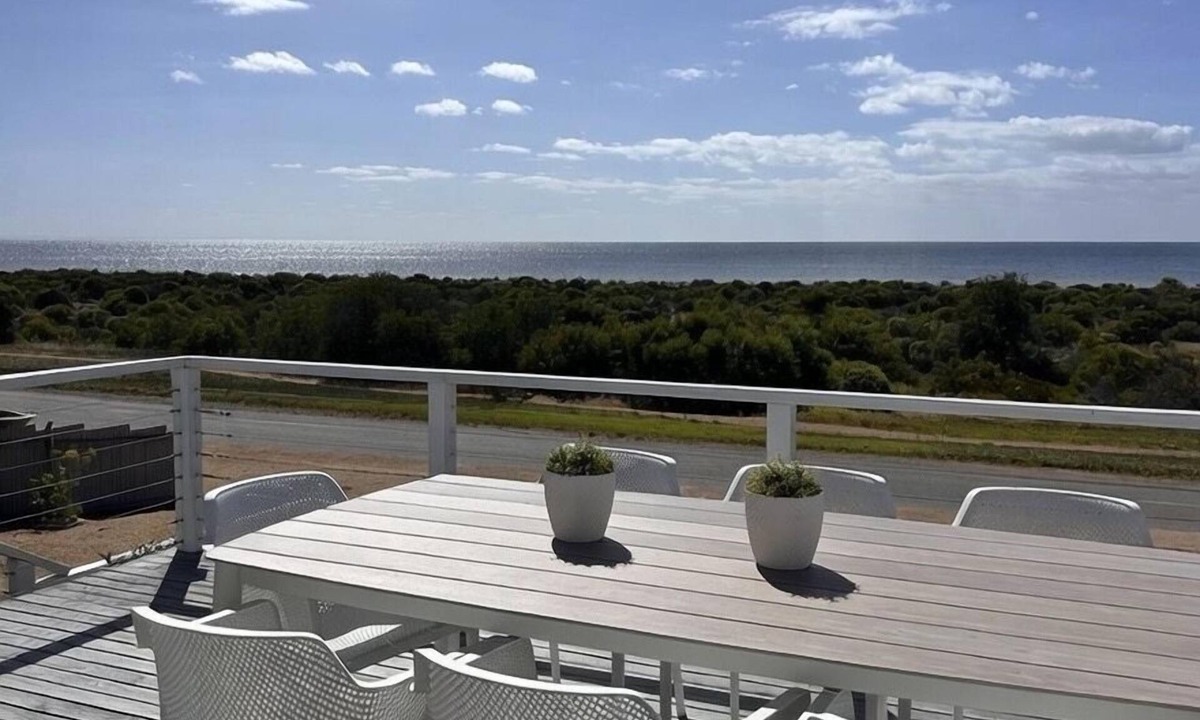 Ardrossan House | Ocean views and sunset hues