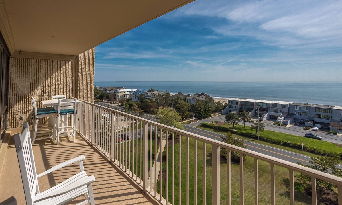 North Shores Condo | Ocean Views Private Beach Pool Parking Clean Comfortable