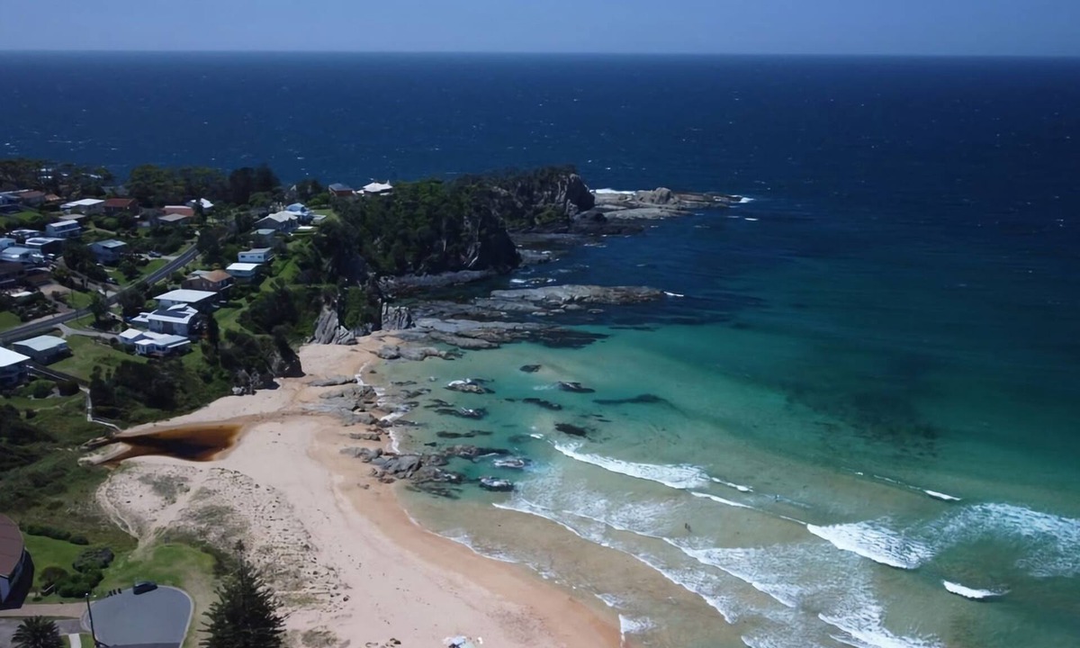 Malua Bay House | Ocean Views Walk to Malua Beach EV & Pet Friendly