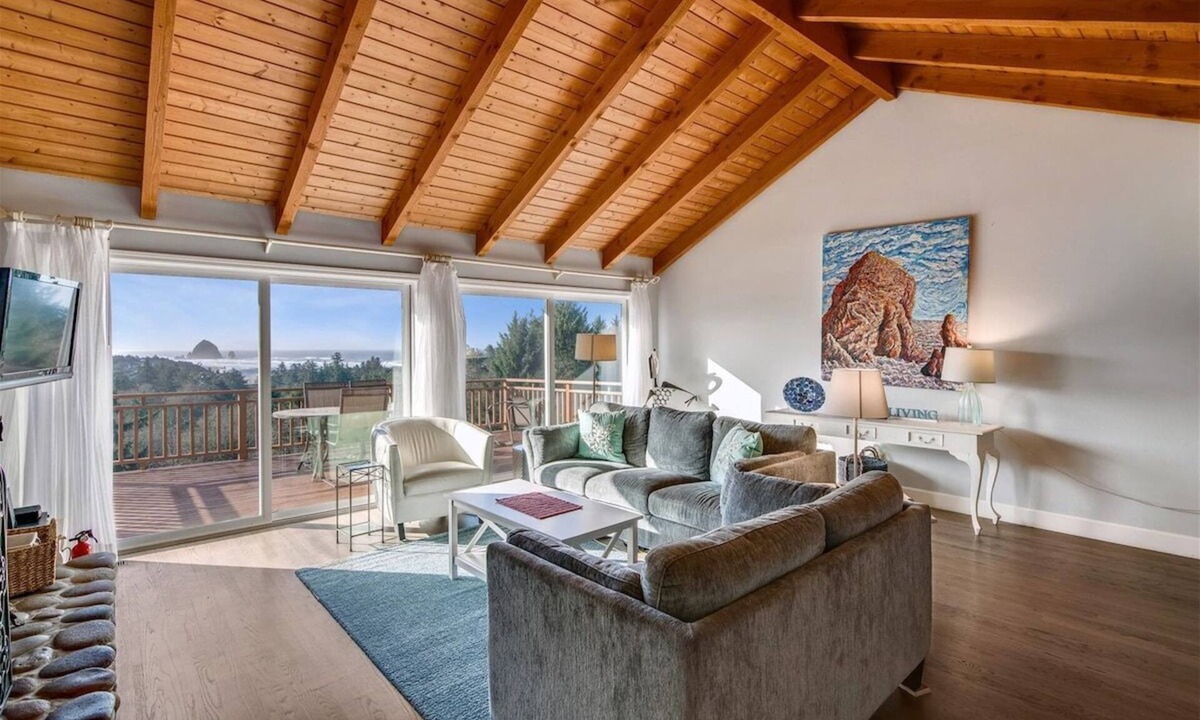 Cannon Beach House | Ocean Villa - Ocean Views & Jetted Tub!