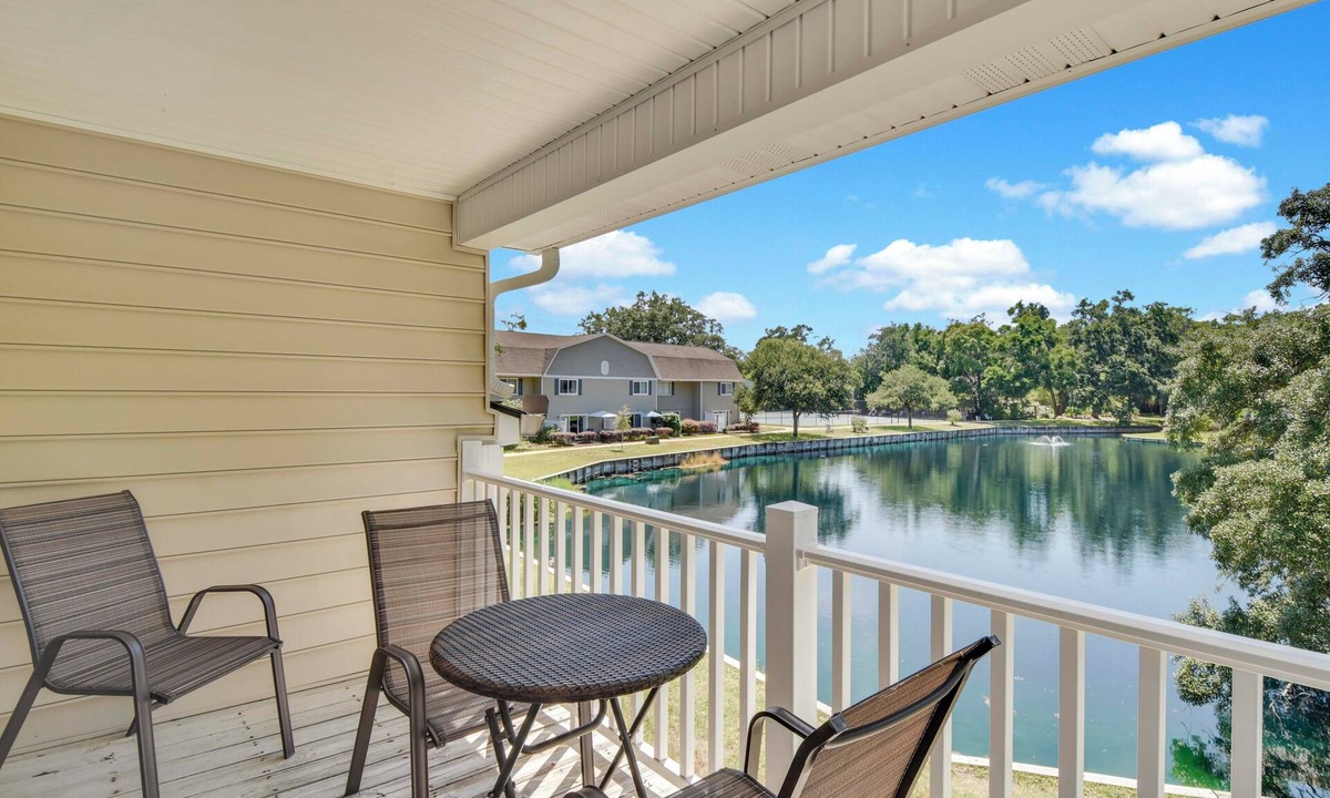 Demere Park Condo | Ocean Walk Heated Pool + Lake Views Walk to Pier Village