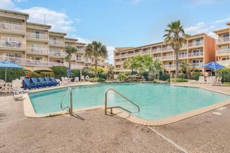 Galveston Hotel | Ocean Wind Beach View with 2 Pools