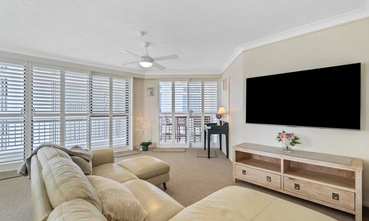 Main Beach Apartment | OceanBlu Carrington - Central, WiFi, Parking