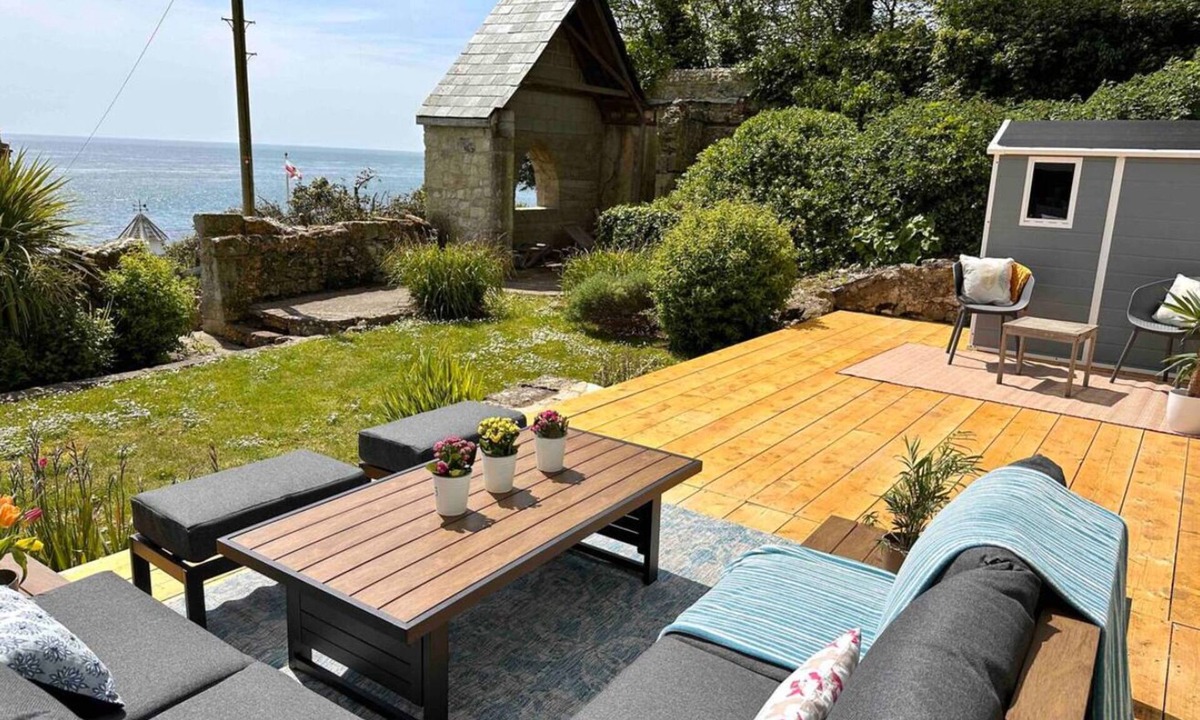 Bonchurch Cabin | Oceanblue: The Hideaway