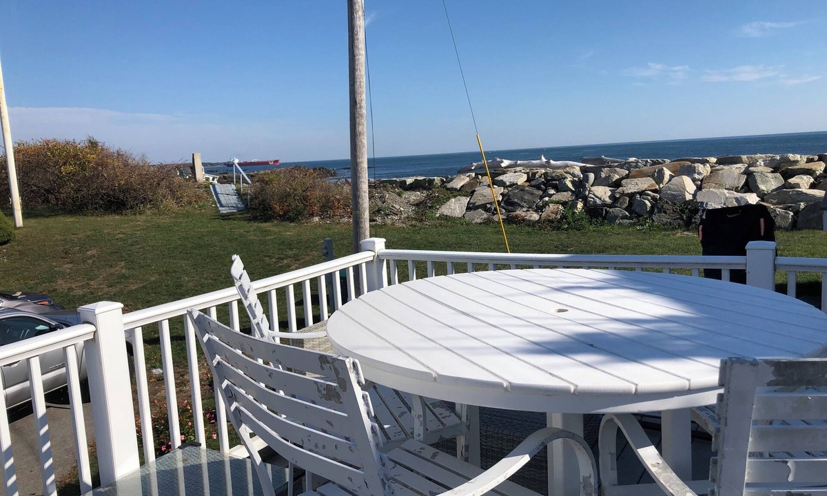 Rye Condo | Oceanfront 1-bedroom condo with Deck Views in Rye