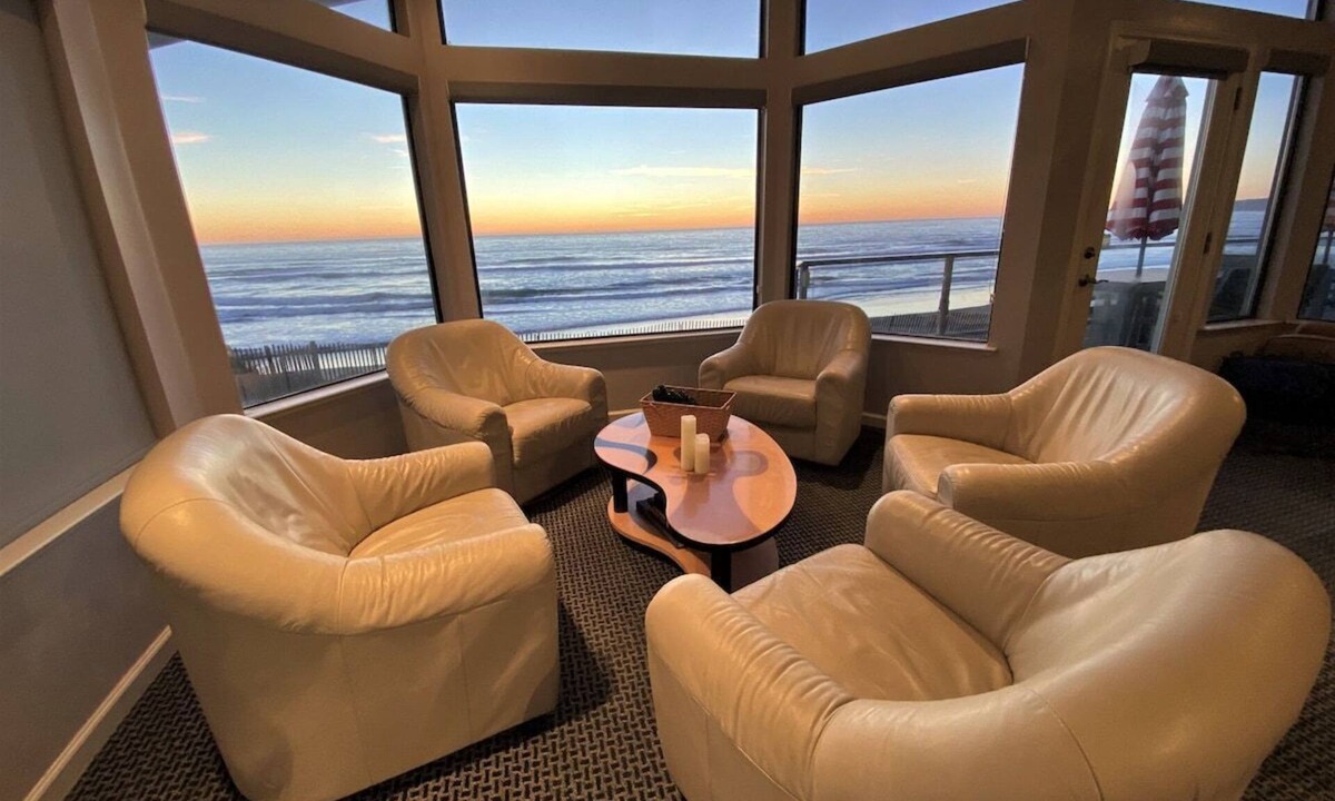 Watsonville House | Oceanfront, 2 kitchens, pool table/pong, views!
