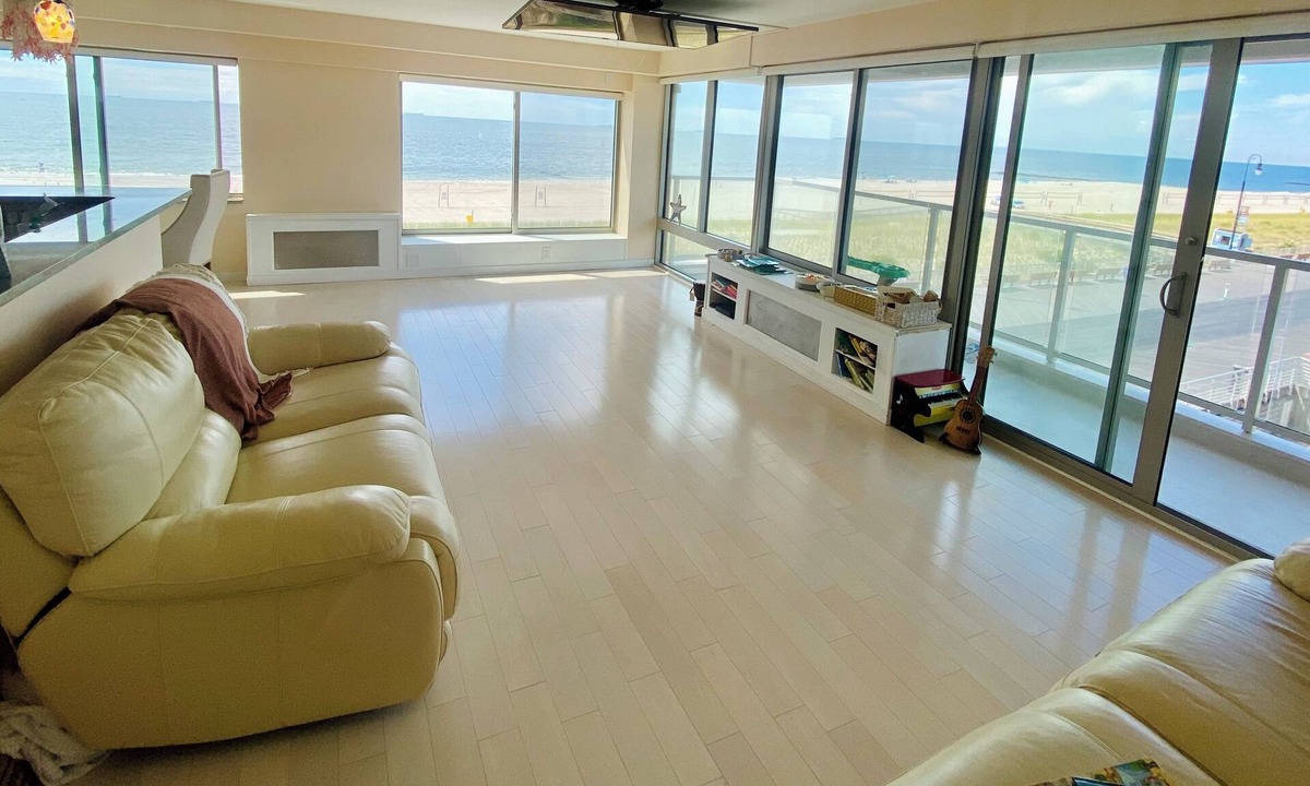 Long Beach Condo | OCEANFRONT 2BR LUXURY CONDO WITH BALCONY-RITZ CARLTON STYLE! Pool,Sauna,Parking