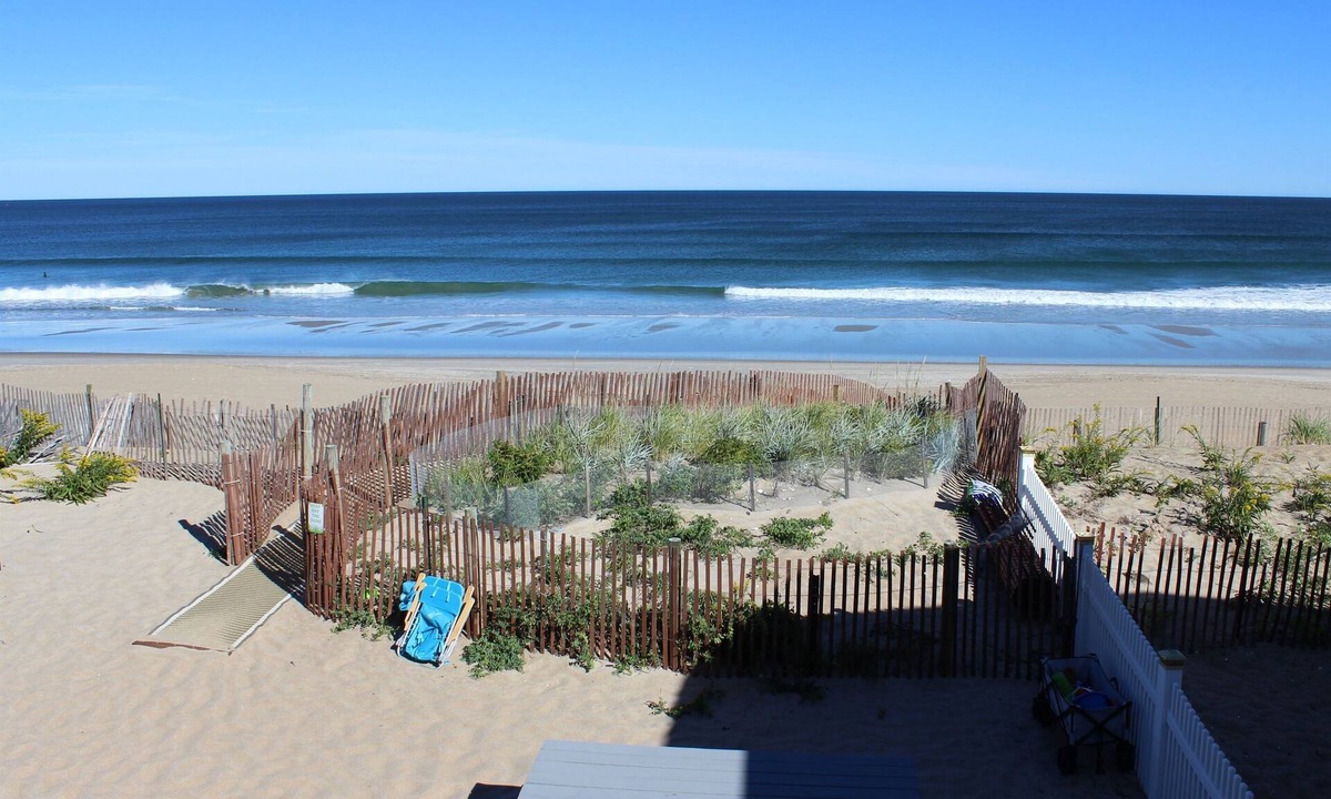 Salisbury House | ⚓️Oceanfront 3BR | Beach Access + Ocean Views⚓️