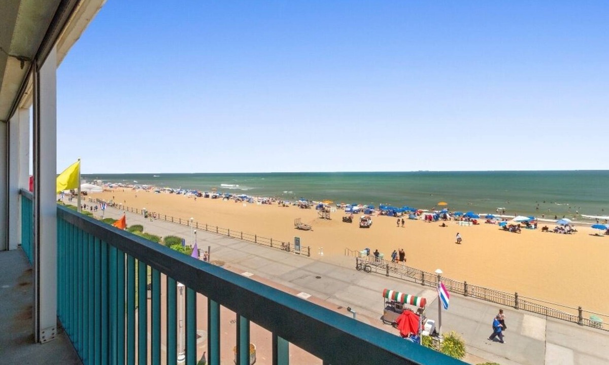 Northeast Virginia Beach Condo | Oceanfront 4th Floor, 2 Bedroom Condo on the Boardwalk