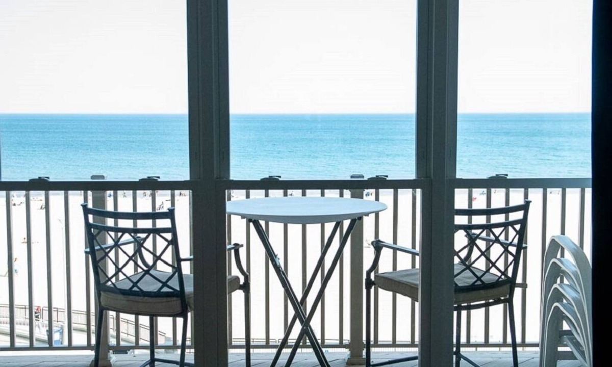 Hampton Condo | Oceanfront - 4th floor - Million dollar view!
