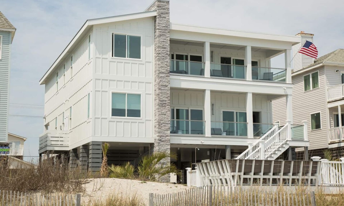 Garden City House | Oceanfront 6 BR Beach House in Garden City! Susan's Oasis
