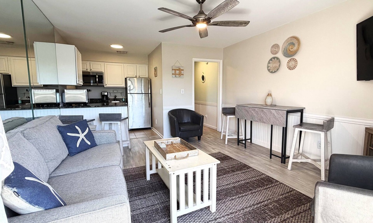 North Forest Beach Condo | Oceanfront & Across from Coligny-Walk Everywhere!