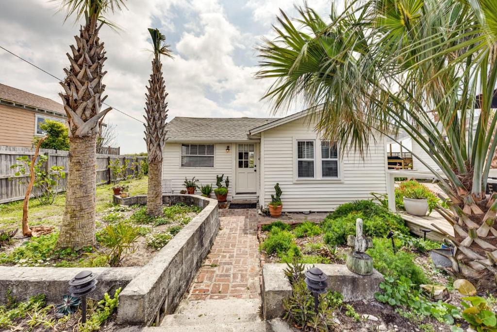Fernandina Beach House | Oceanfront Amelia Island Cottage: Deck & Boardwalk
