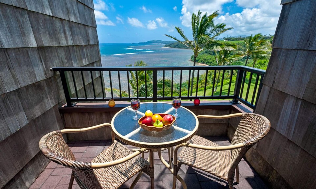 Princeville Condo | Oceanfront and updated, top floor, perfect for honeymoon