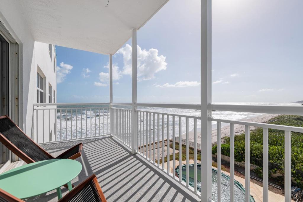 South Patrick Shores Apartment | Oceanfront Beach House, Satellite Beach