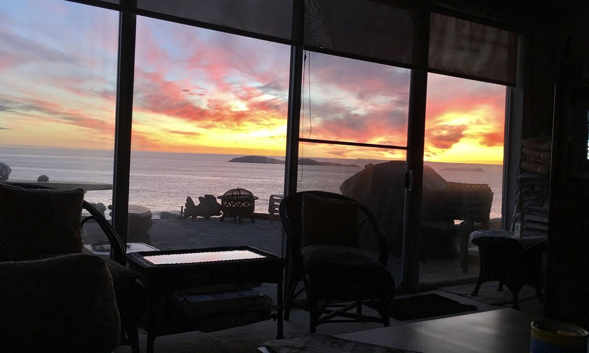Playas De Tijuana House | Oceanfront, Beautiful view, Romantic, Extra large, Relaxing, Near to Golfing.