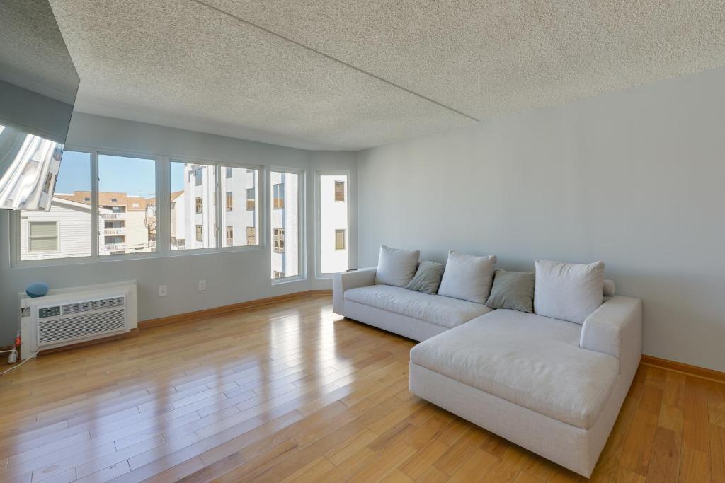 Southend Apartment | Oceanfront Brigantine Condo with Community Pool!