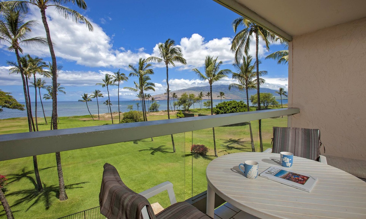 Kihei Condo | Oceanfront Corner Condo | Panoramic Views + Pool | Peaceful Kihei Escape w/AC