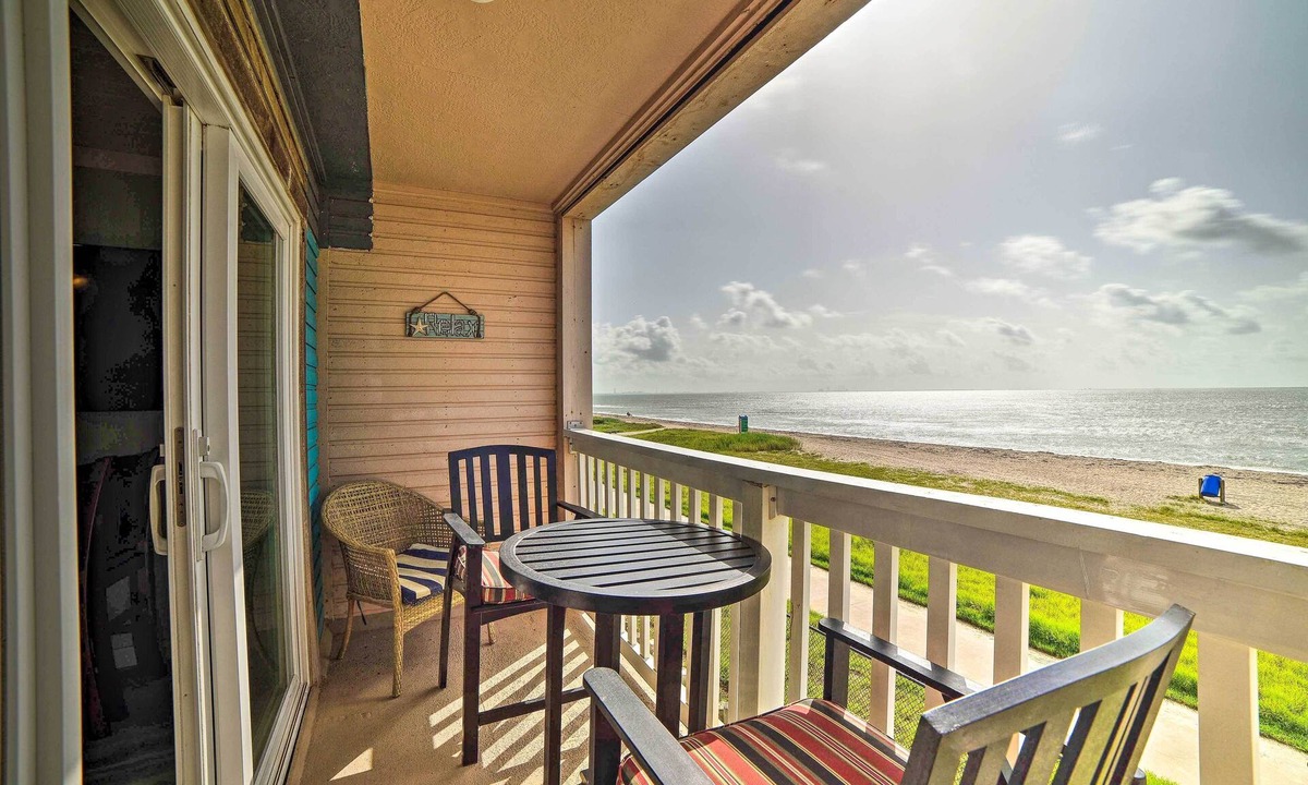 North Beach Condo | Oceanfront Corpus Christi Escape w/Community Pool