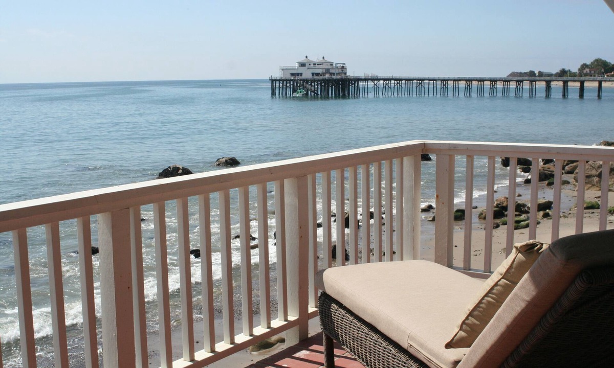 Eastern Malibu Apartment | Oceanfront Cottage on Carbon Beach -Sea Lion