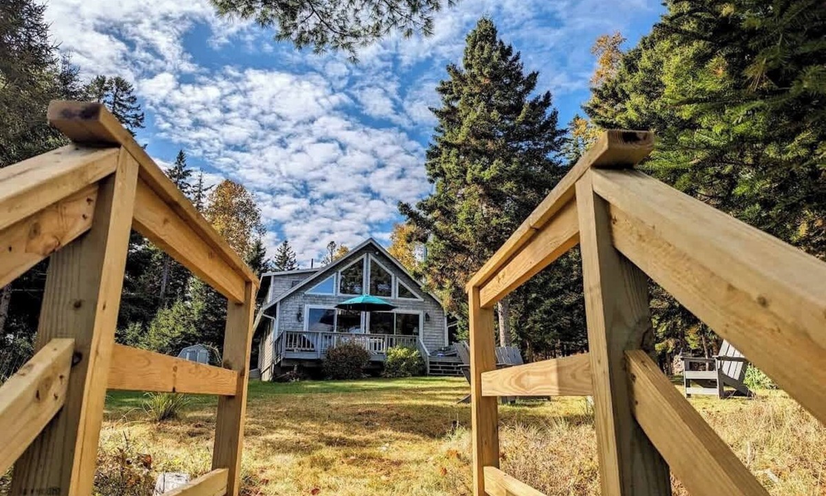Hancock Point House | Oceanfront Cottage with Fire Pit & Stunning Views, beach access!