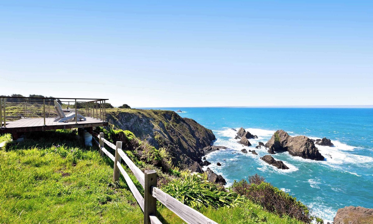 Philo House | Oceanfront Elk Cottage - Deck, Views & 7 Acres