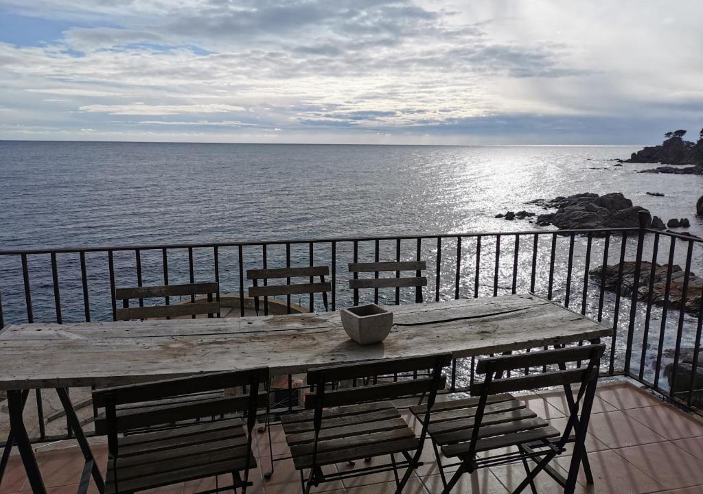Calella de Palafrugell Apartment | Oceanfront apartment 30 steps from the beach