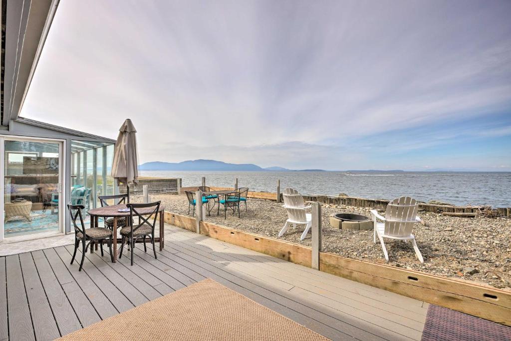 Ferndale House | Oceanfront Ferndale Oasis w/Fire Pit, Grill!