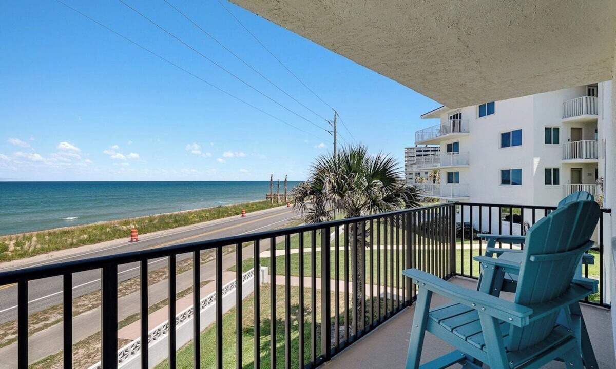 Flagler Beach Condo | Oceanfront Flagler Beach Condo | Wraparound Balcony & Pool