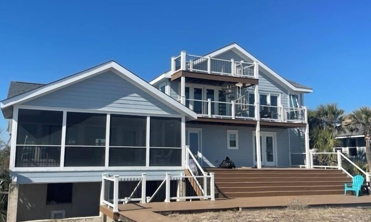 Saint Helena Island House | Oceanfront! Flash Sale ! ScreenPorch! Sleeps 14!