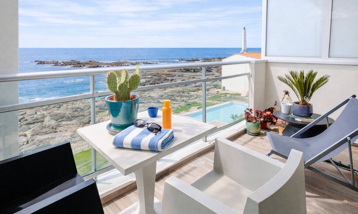 La Chaume Apartment | Oceanfront studio with swimming pool in La Chaume