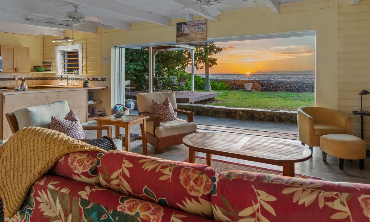 Kamuela House | Oceanfront Hawaiian-style Beach House