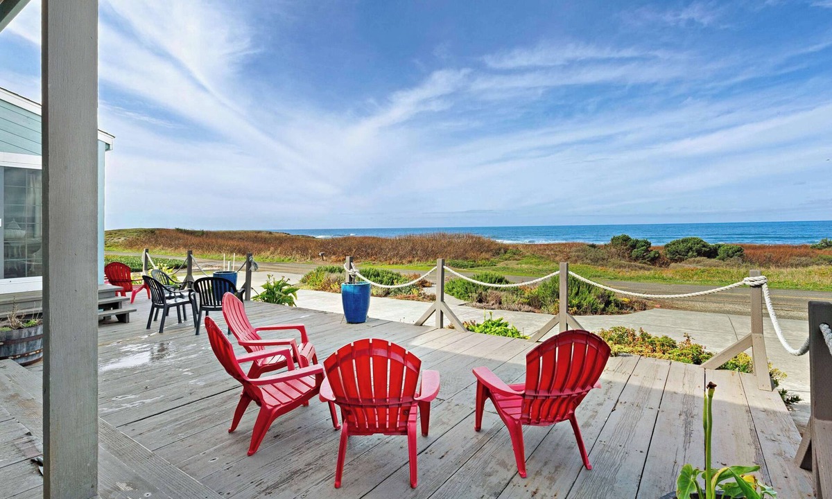 Fort Bragg House | Oceanfront Home-Beach access, Guest House, Hot Tub