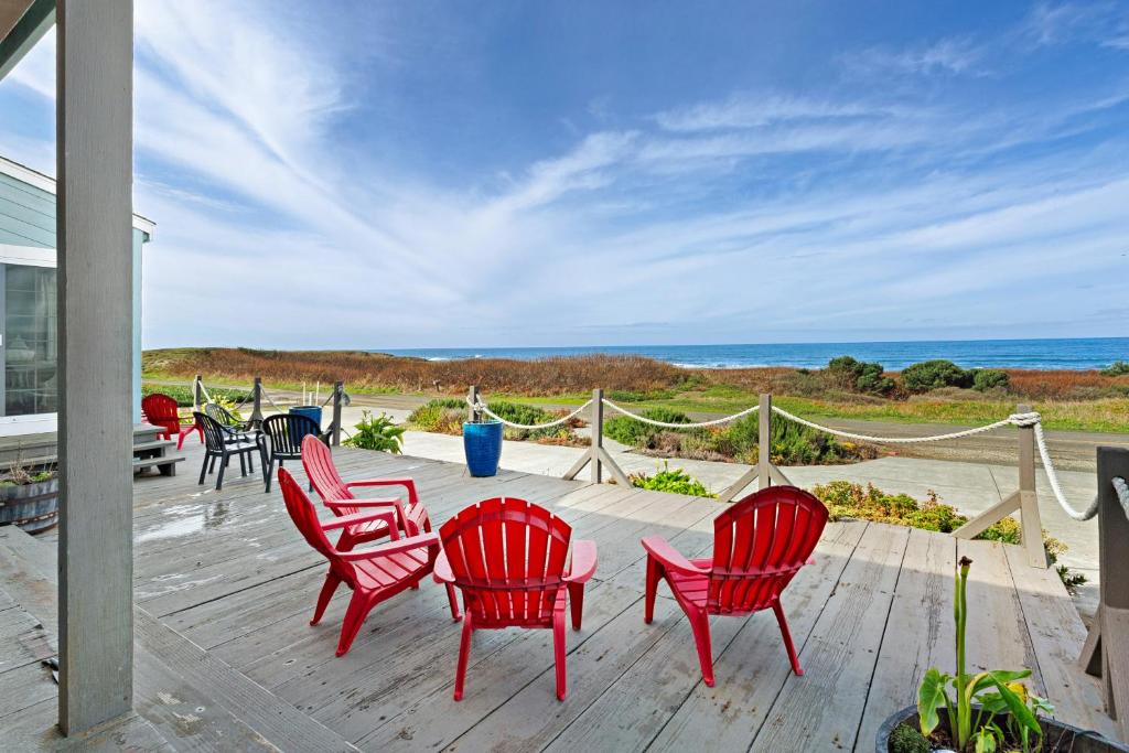 Fort Bragg House | Oceanfront Home-Beach access Guest House Hot Tub
