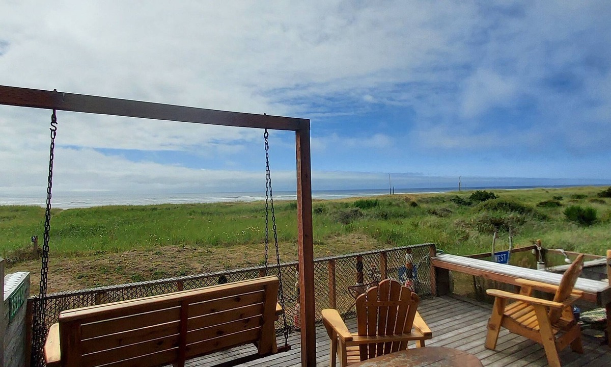 Grayland House | Oceanfront Home -Beach Path-Great Views-Kid/Dog Friendly-Fireplace-Deck-BBQ-WIFI