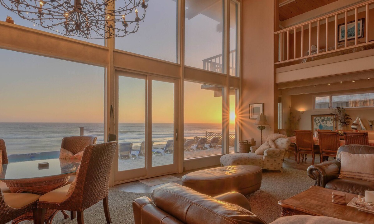Watsonville House | Oceanfront Home & Guesthouse - Panoramic Views