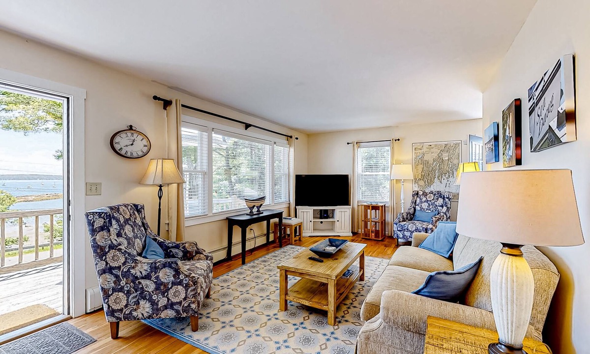 Boothbay Harbor House | Oceanfront home on Lobster Cove with deck & shared firepit - walk to town